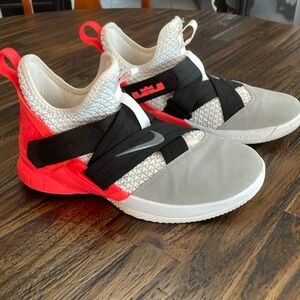 Nike Lebron Soldier basketball shoe size 6.5Y